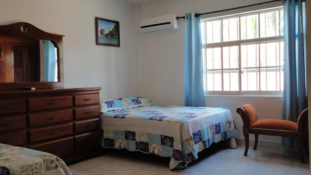 Posada Nativa Miss Nova San Andres  Guest house